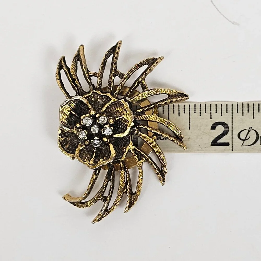 Vintage Gold‎ Tone Scarf Clip Signed Karma Flower Rhinestone Layered Textured